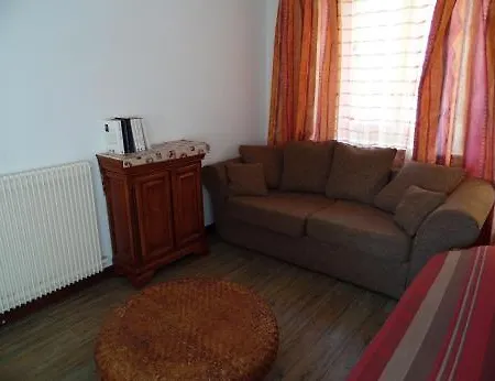 Les D'aveze Apartment