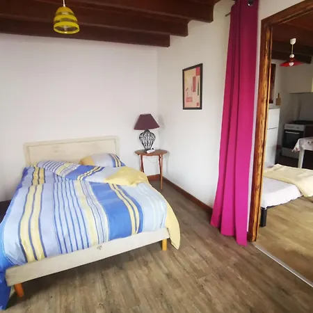 Gites & Chambre D'Hotes - Aveze Апартаменты